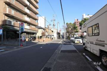 敷地南側の前面道路