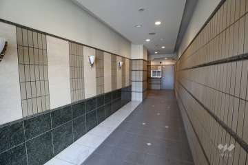 エントランスまでの通路