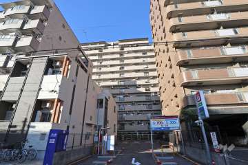 ロイヤル尾頭橋の外観（南側から）