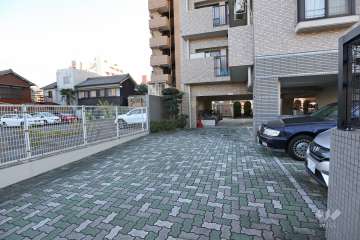 敷地内駐車場（屋外平面式、屋内平面式）