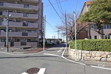 敷地北側の前面道路