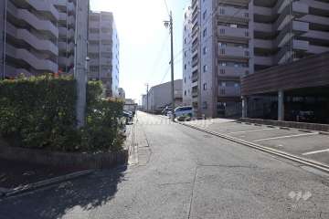 敷地東側の前面道路