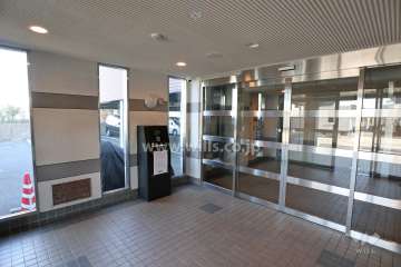 エントランスはオートロック付きです。