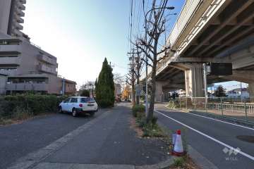 敷地北東側に名古屋西JCTがあり、東名阪自動車道・名古屋高速が走っています。