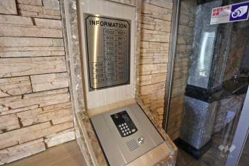 オートロックと案内板