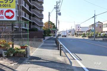 敷地北側の前面道路