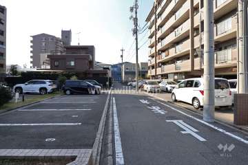 敷地北側の前面道路（東側から）