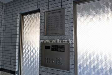 オートロックと案内板