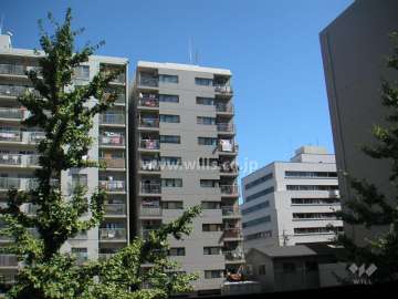 ユニライフ江坂2の外観（西側から）