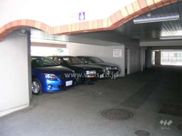 1階部分にある敷地内駐車場