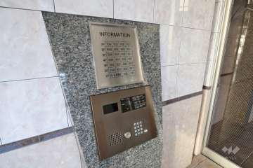 オートロックの操作盤、案内板