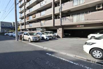 駐車場出入り口・敷地内駐車場（屋内平面式、屋外平面式）