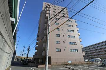 ラビデンス岩塚西の外観（北西側から）