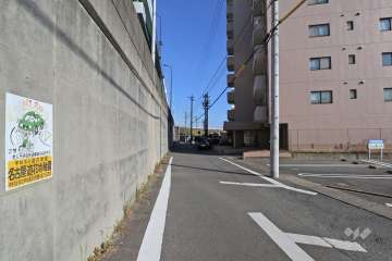 敷地北側の前面道路