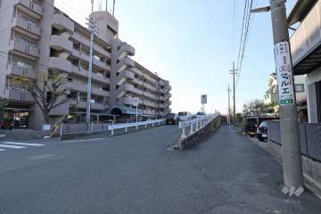 敷地北側の前面道路