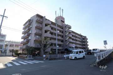 ラビデンス万場の外観（北東側から）