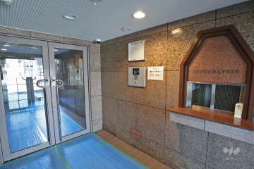 エントランスはオートロック付きです。