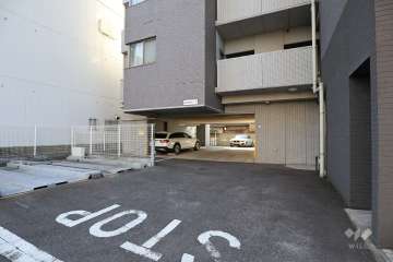 駐車場出入り口・敷地内駐車場（屋外機械式、屋内平面式）