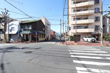 敷地南側の前面道路