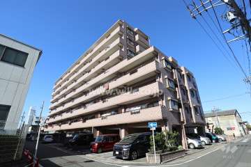 宝マンション太平通の外観（南東側から）