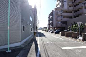 敷地東側の前面道路