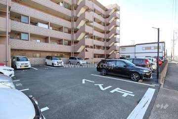 駐車場出入り口・敷地内駐車場（屋外平面式）