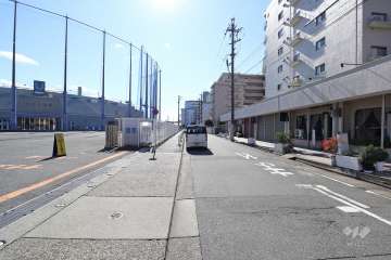 敷地東側には、『ナゴヤ球場』があります。