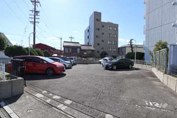駐車場出入り口・敷地内駐車場（屋外平面式）