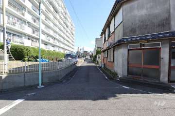 敷地南側の前面道路