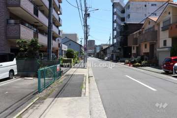 敷地南側の前面道路