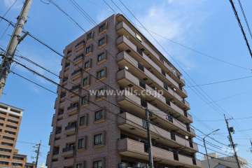 宝マンション亀島の外観（南西側から）