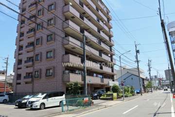 宝マンション亀島の外観（南西側から）