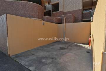 敷地内に洗車場があります。