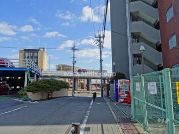 敷地北側の前面道路