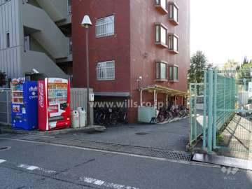 駐輪場、駐車場の出入り口