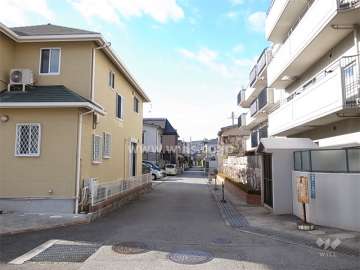 敷地南側の前面道路