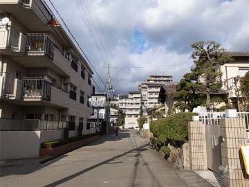 敷地東側の前面道路