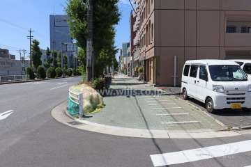 敷地東側の前面道路