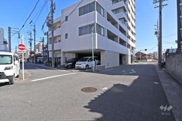 敷地西側と南側の前面道路