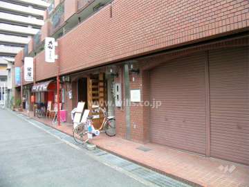 1階には店舗が入っています