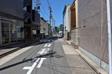 敷地北側の前面道路(東側から)