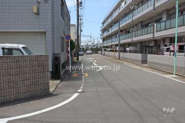 敷地南側の前面道路