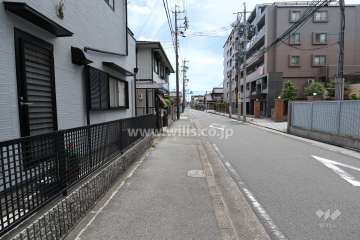 敷地東側の前面道路
