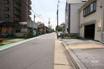 敷地北側の前面道路