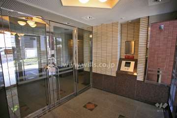 エントランスはオートロック付きです。