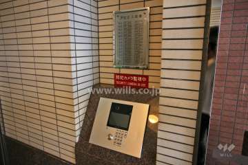 オートロックと案内板