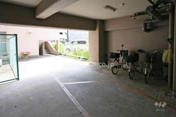 パレス中村別館のエントランス