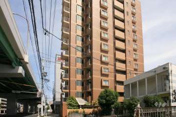 ローレルコート岩塚の外観（西側から）