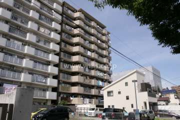 真栄マンション岩塚の外観（南西側から）