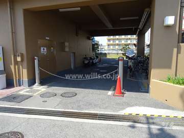 駐車場出入り口